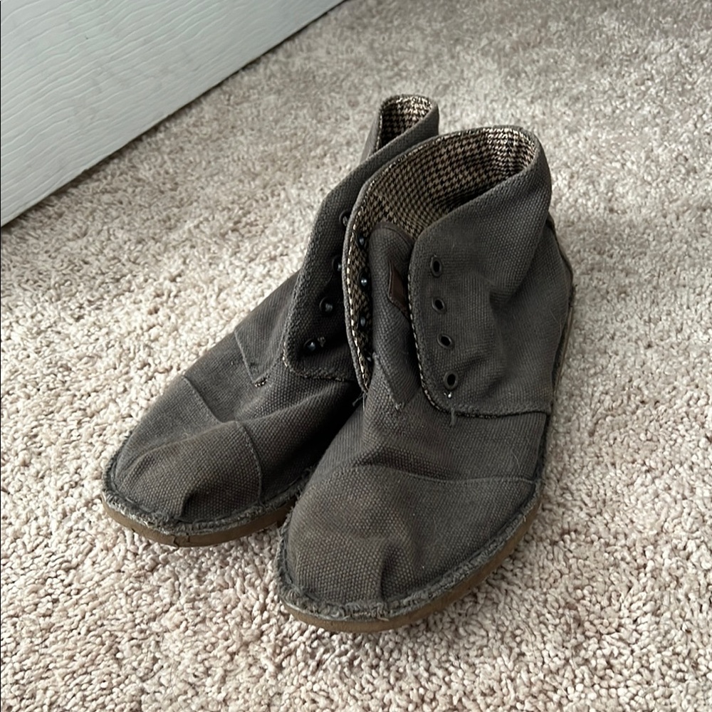 Toms Brown Chukka Boots laces not included